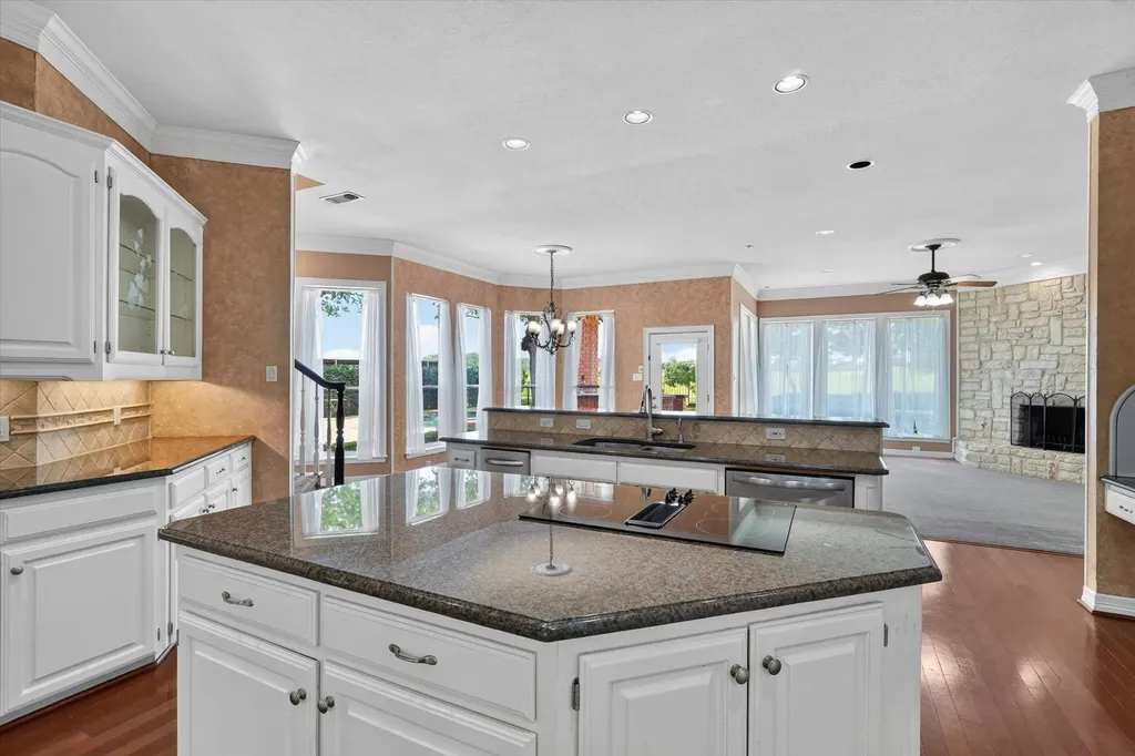 702 Buttermilk Drive Arlington TX 76006