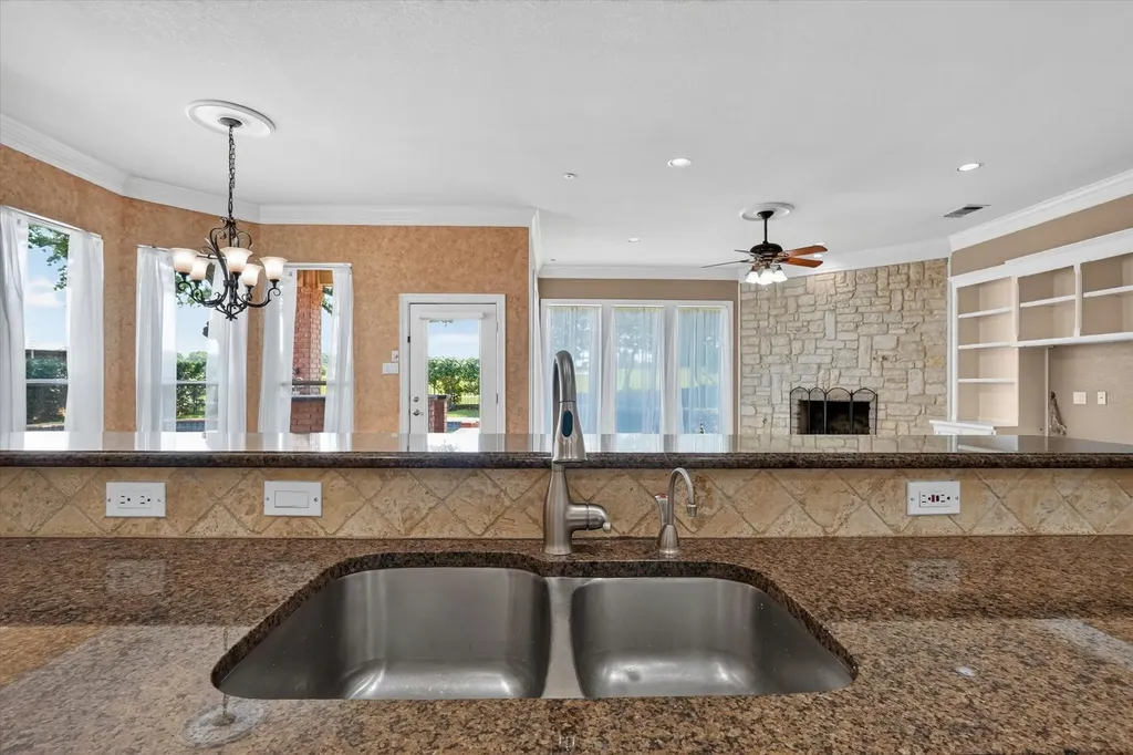 702 Buttermilk Drive Arlington TX 76006