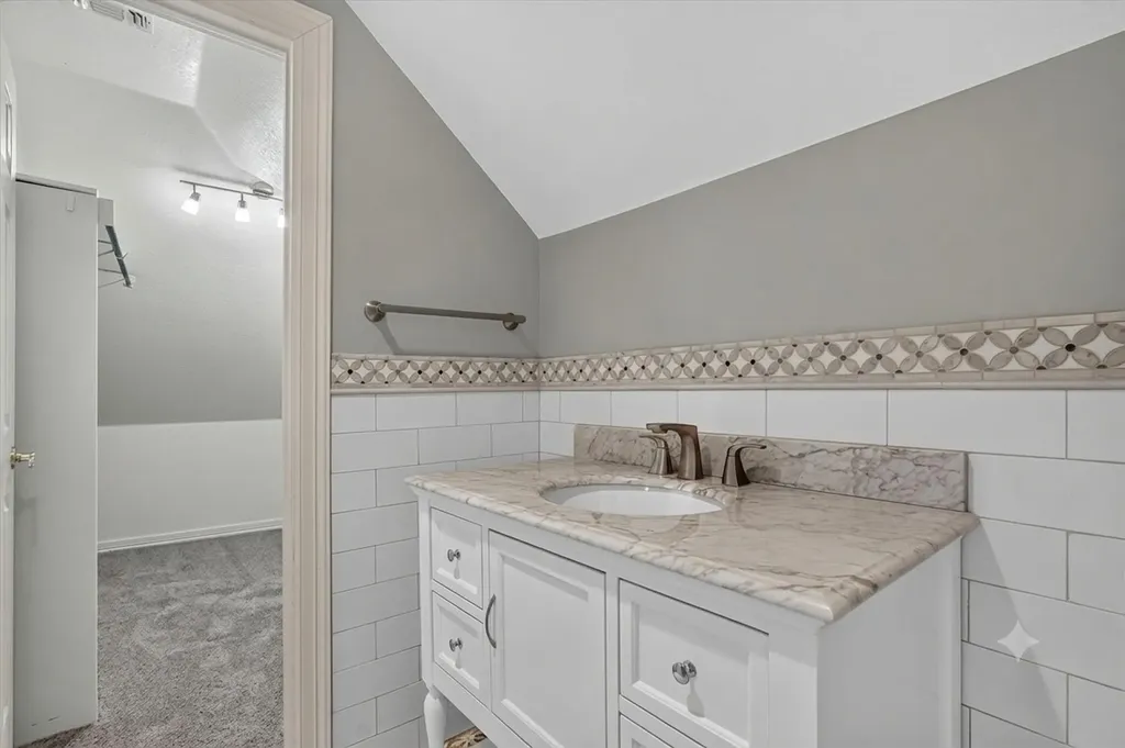 702 Buttermilk Drive Arlington TX 76006