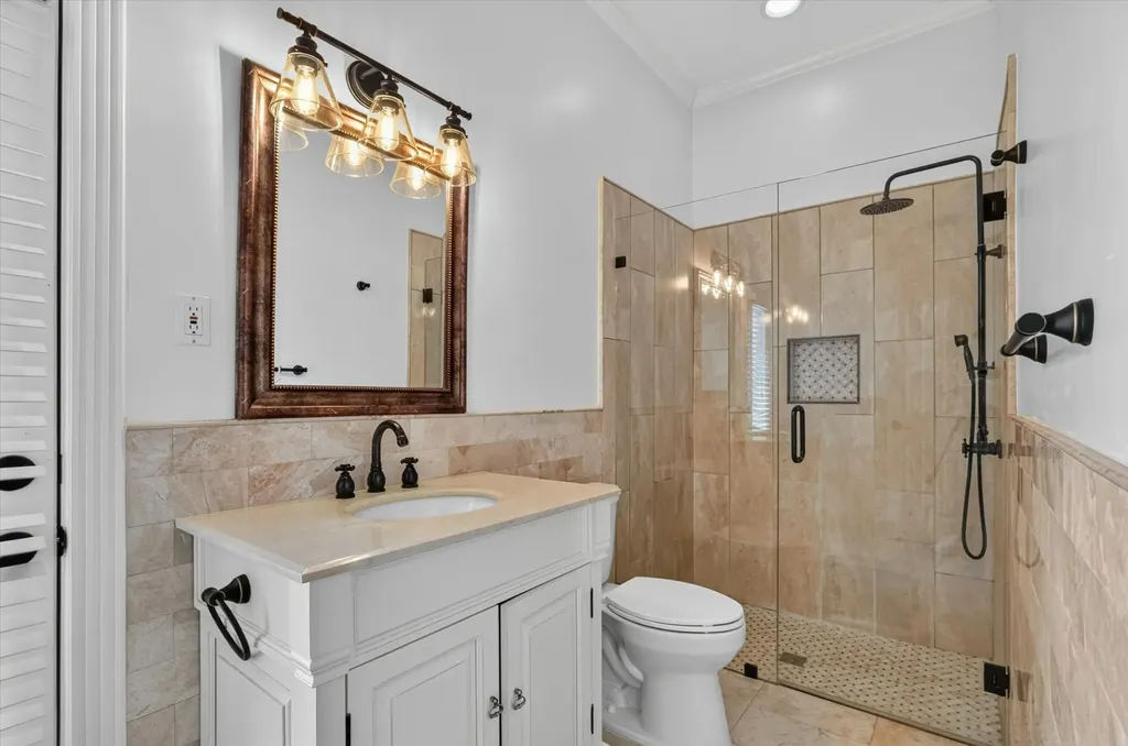702 Buttermilk Drive Arlington TX 76006