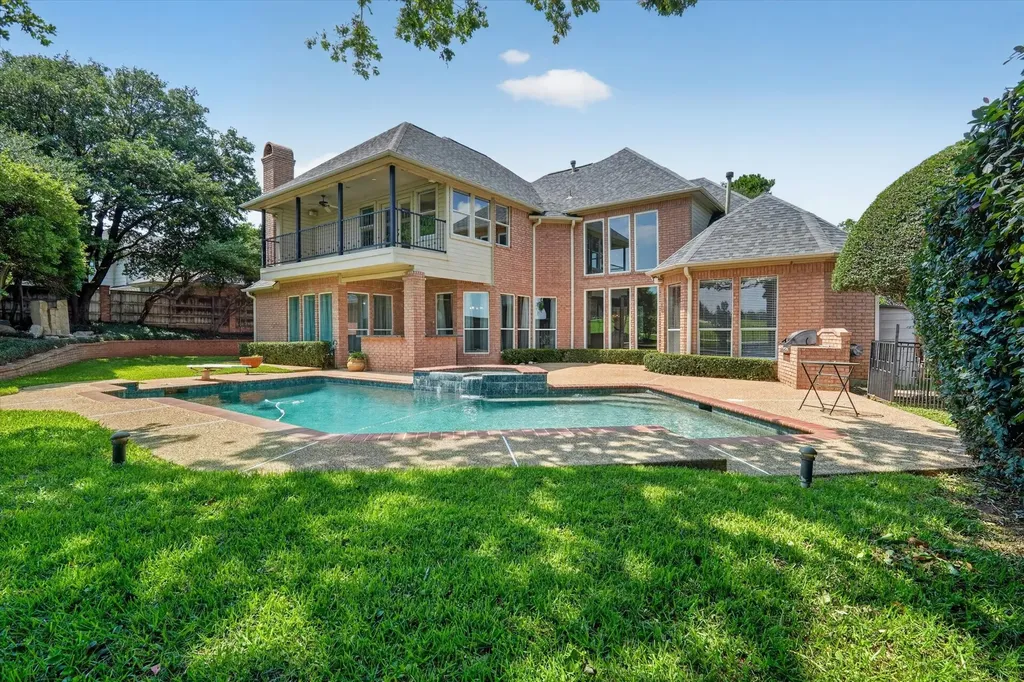 702 Buttermilk Drive Arlington TX 76006