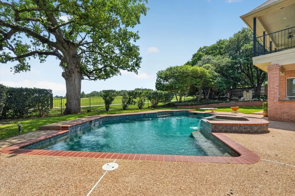 702 Buttermilk Drive Arlington TX 76006