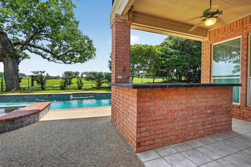 702 Buttermilk Drive Arlington TX 76006