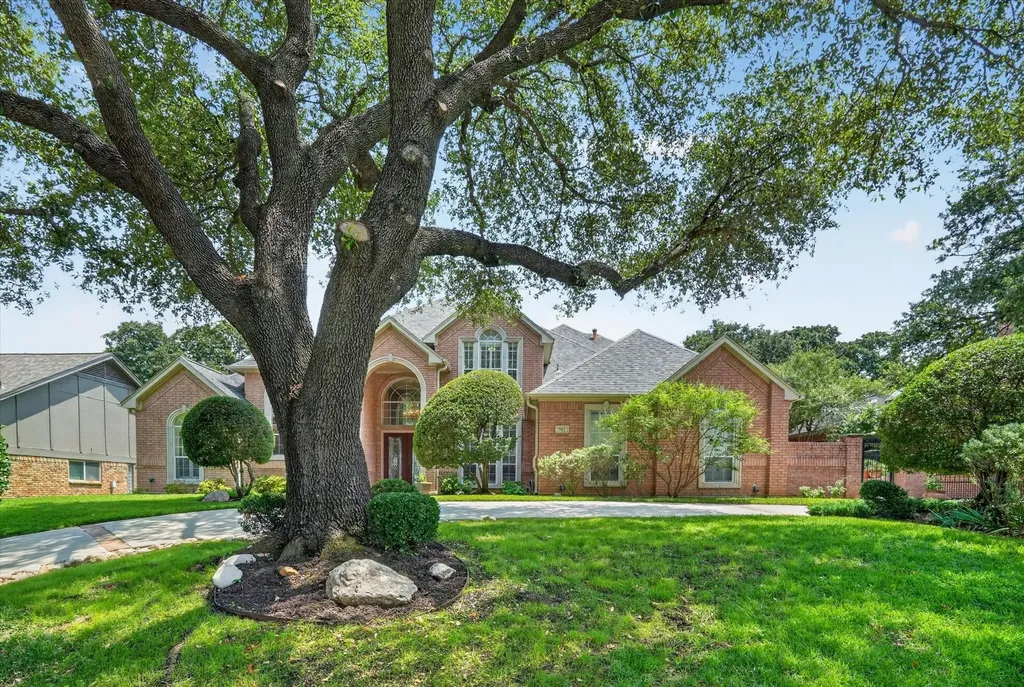 702 Buttermilk Drive Arlington TX 76006