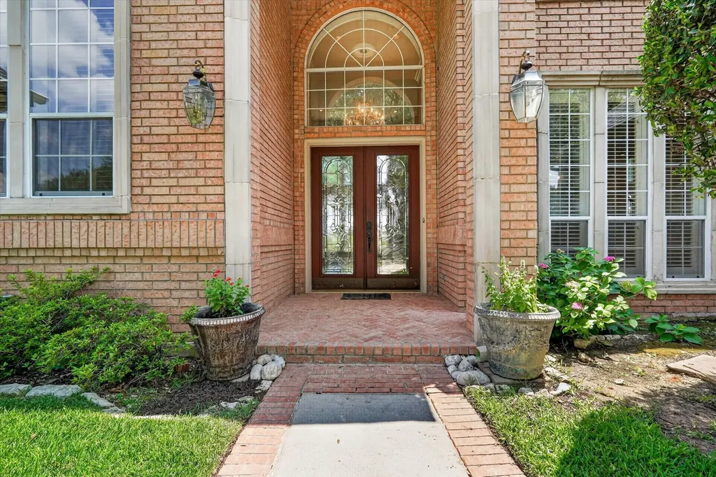 702 Buttermilk Drive Arlington TX 76006