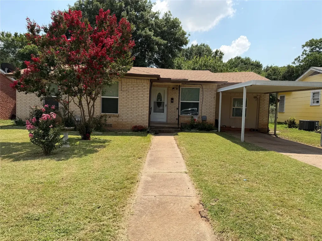 809 S Van Buren Mcgregor TX 76657