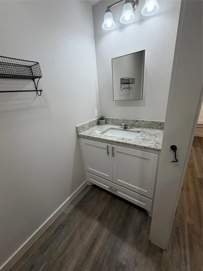809 S Van Buren Mcgregor TX 76657