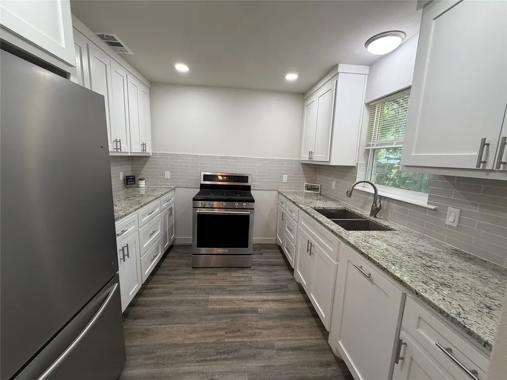 809 S Van Buren Mcgregor TX 76657