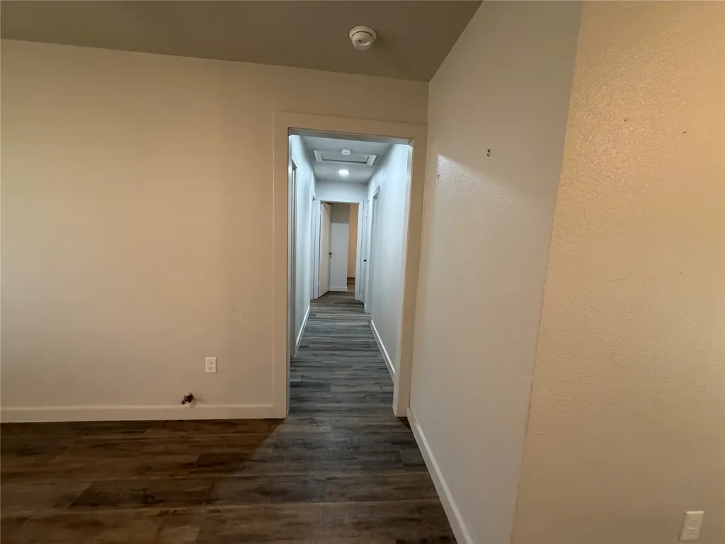 809 S Van Buren Mcgregor TX 76657