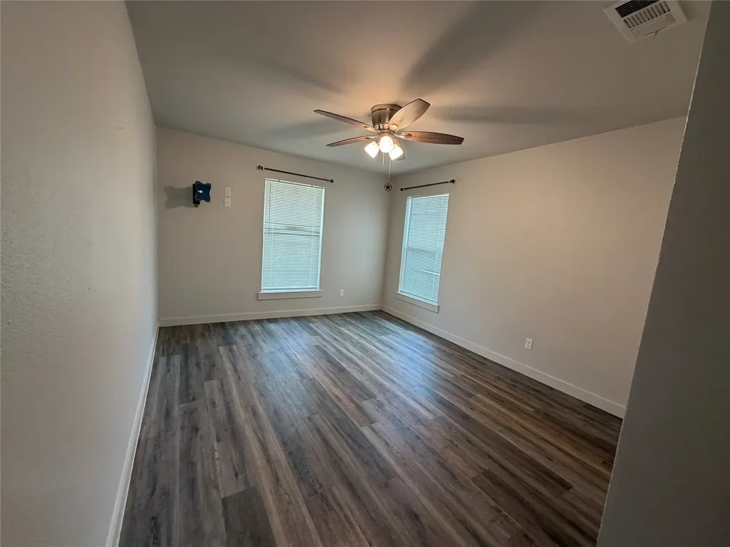 809 S Van Buren Mcgregor TX 76657