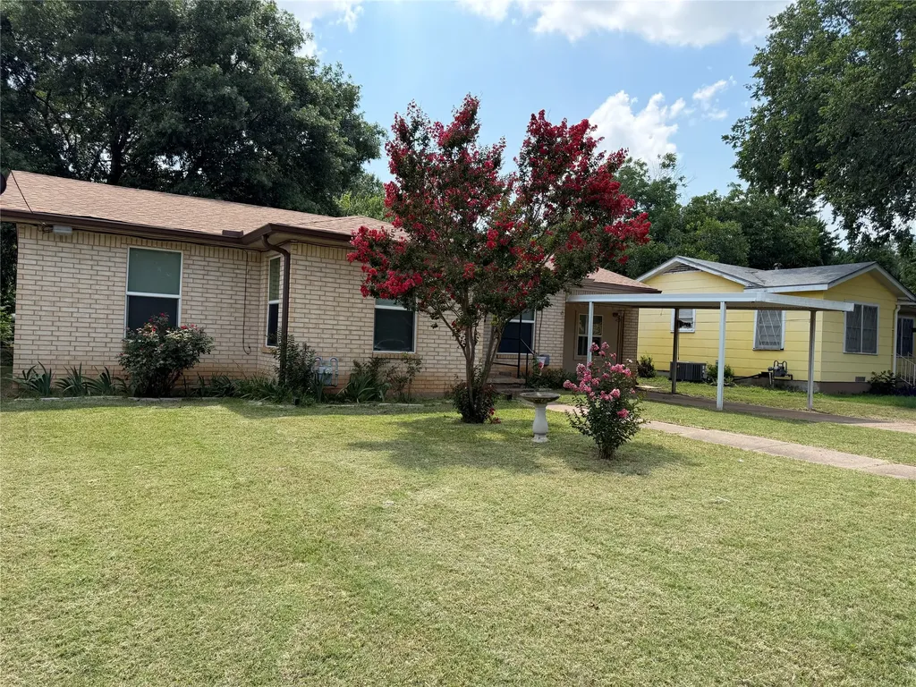 809 S Van Buren Mcgregor TX 76657