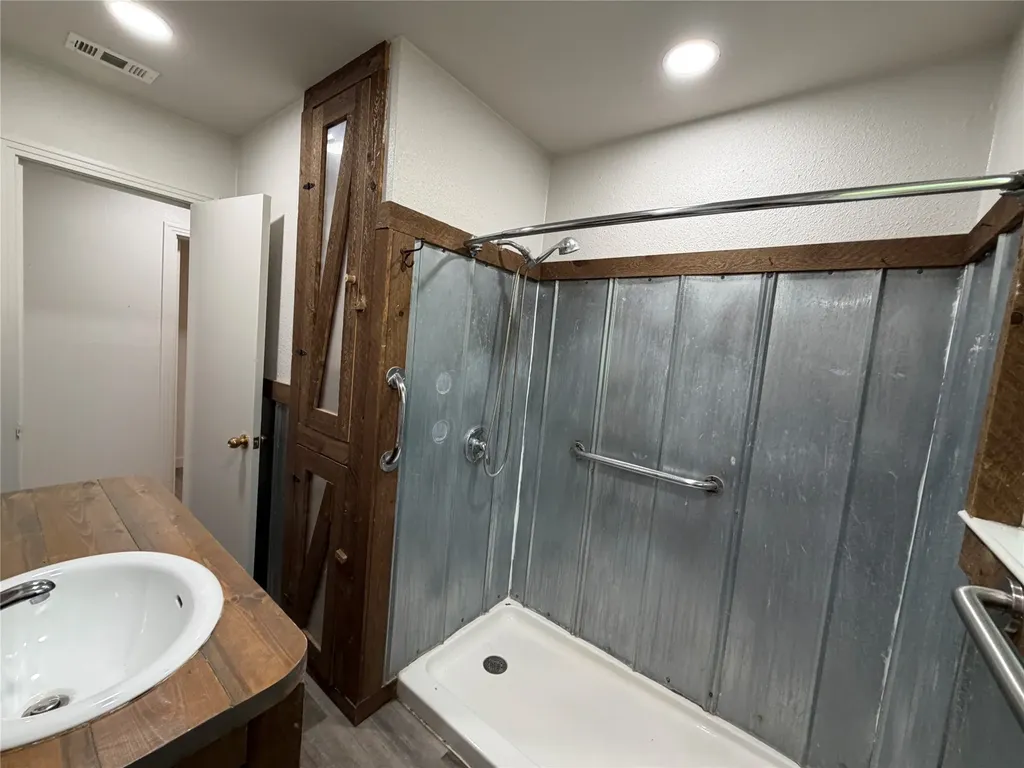 809 S Van Buren Mcgregor TX 76657