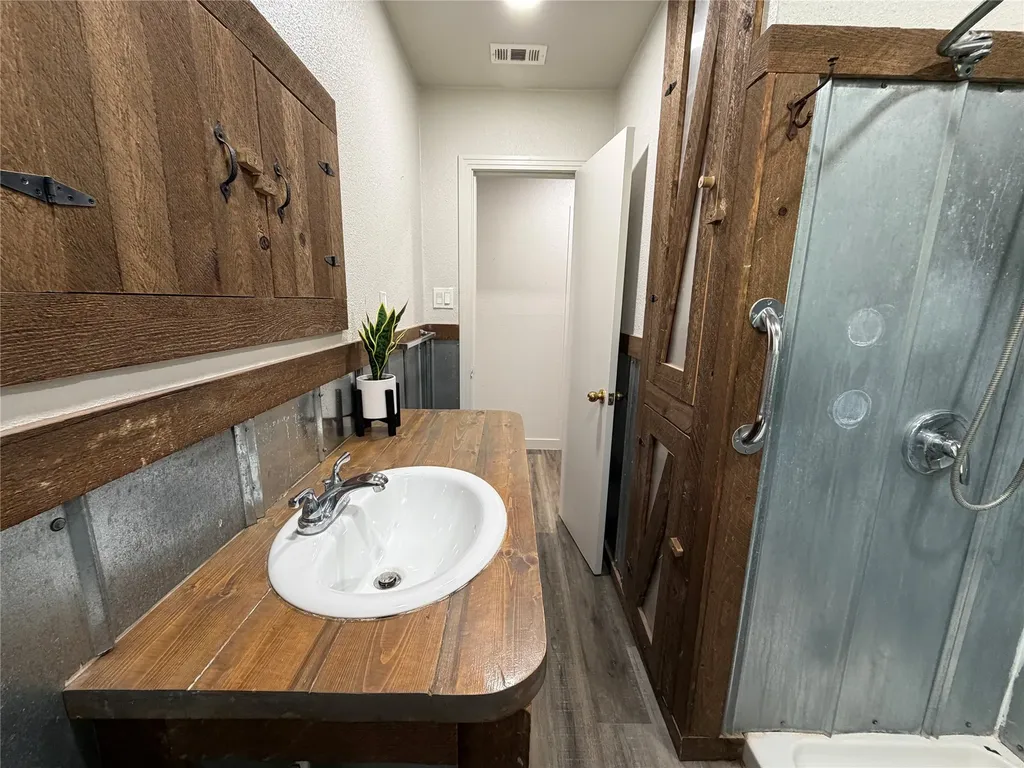 809 S Van Buren Mcgregor TX 76657