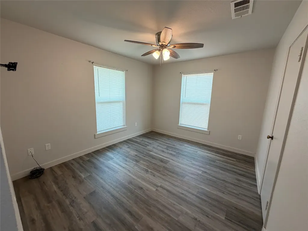 809 S Van Buren Mcgregor TX 76657