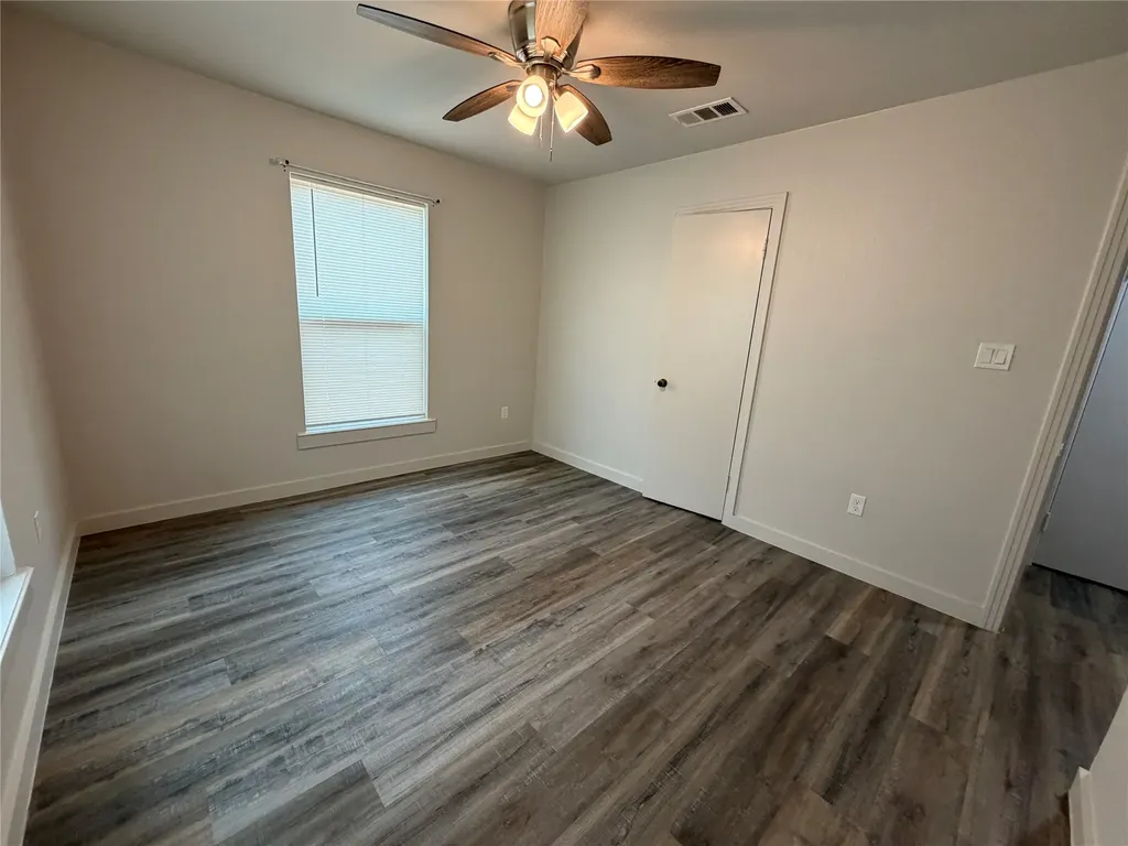 809 S Van Buren Mcgregor TX 76657