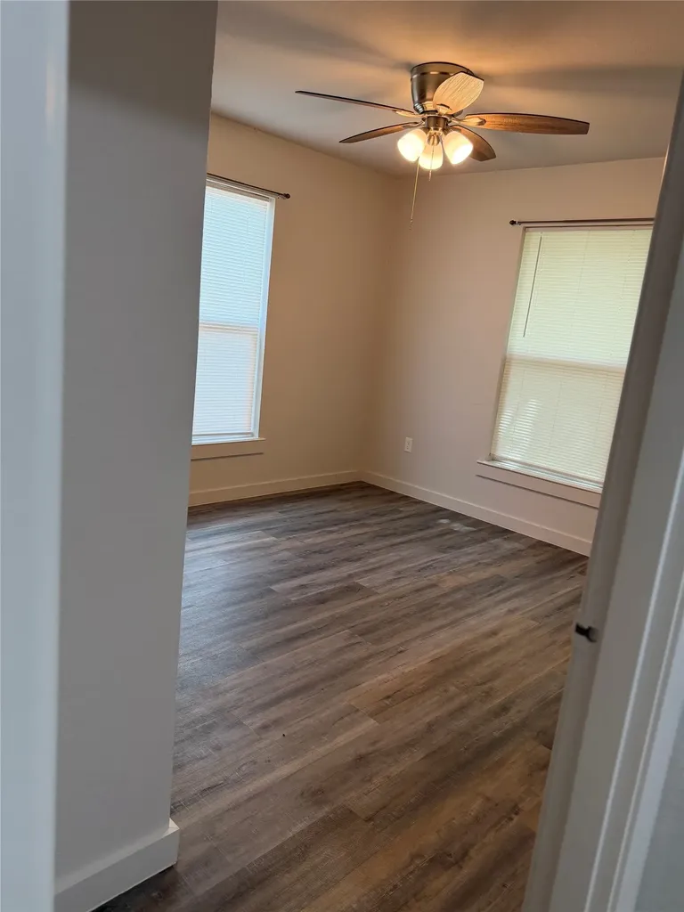 809 S Van Buren Mcgregor TX 76657