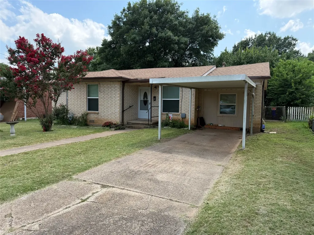 809 S Van Buren Mcgregor TX 76657