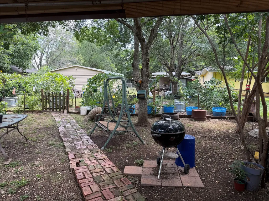 809 S Van Buren Mcgregor TX 76657