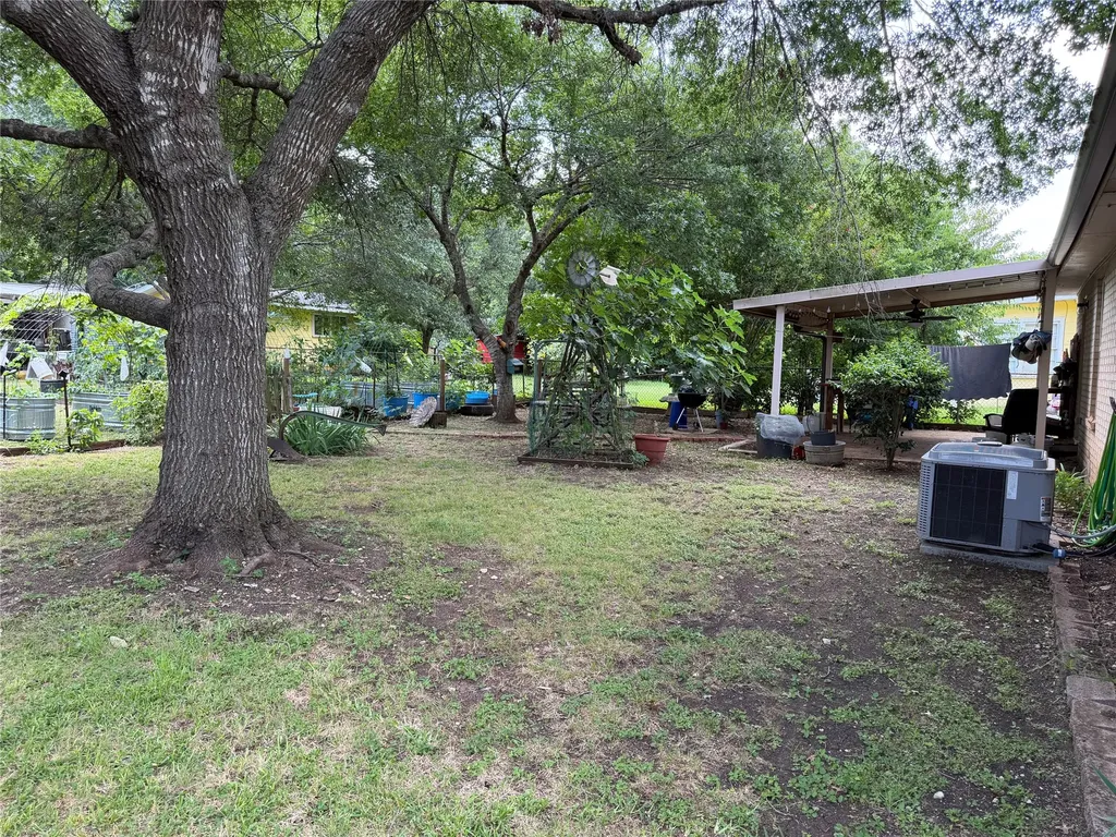 809 S Van Buren Mcgregor TX 76657