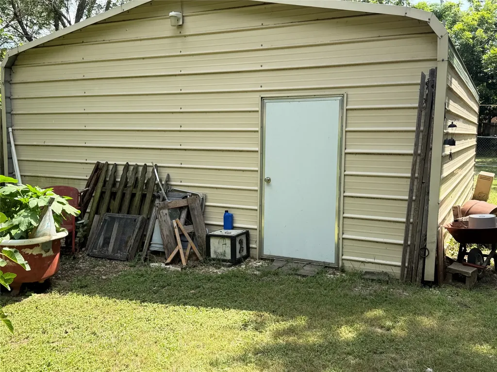 809 S Van Buren Mcgregor TX 76657