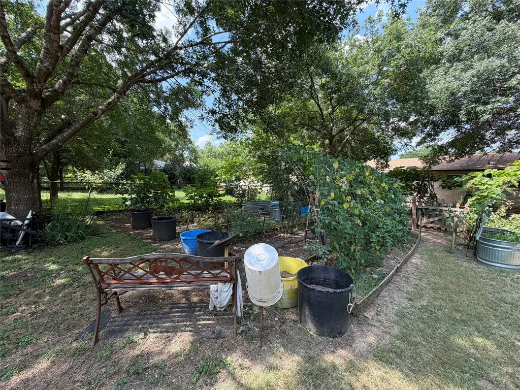 809 S Van Buren Mcgregor TX 76657