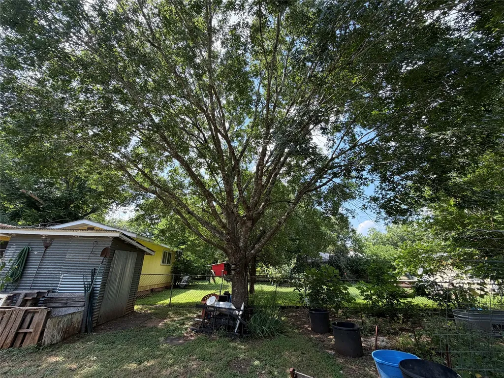 809 S Van Buren Mcgregor TX 76657