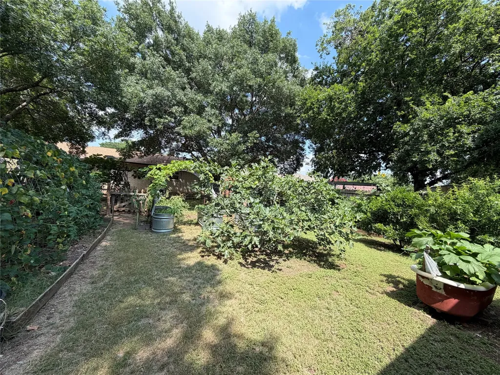 809 S Van Buren Mcgregor TX 76657