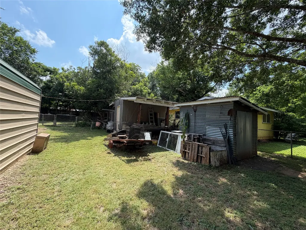 809 S Van Buren Mcgregor TX 76657
