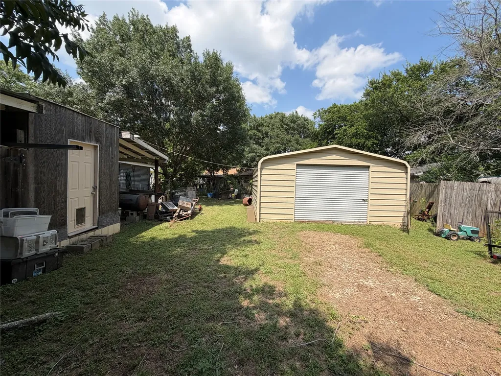 809 S Van Buren Mcgregor TX 76657