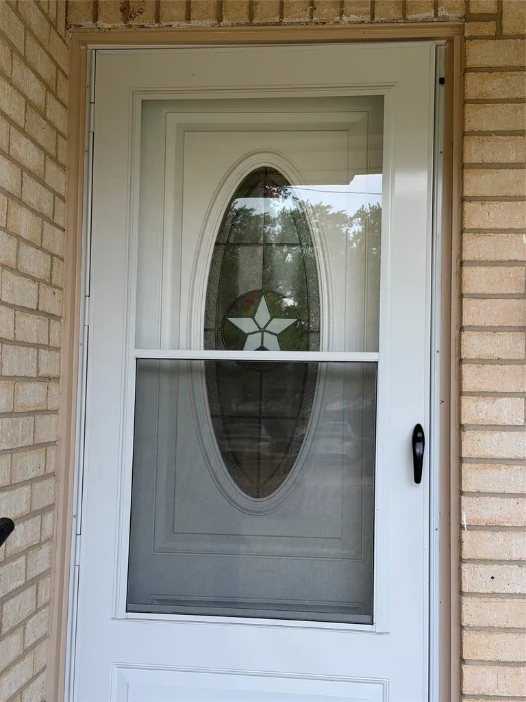 809 S Van Buren Mcgregor TX 76657