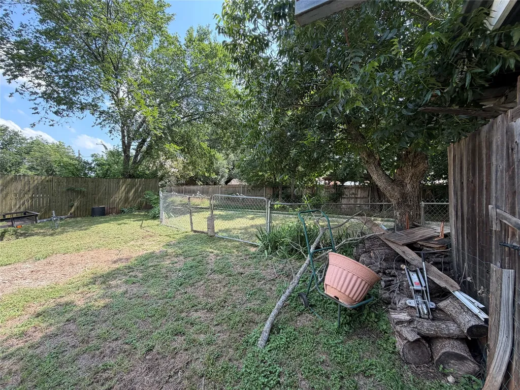 809 S Van Buren Mcgregor TX 76657
