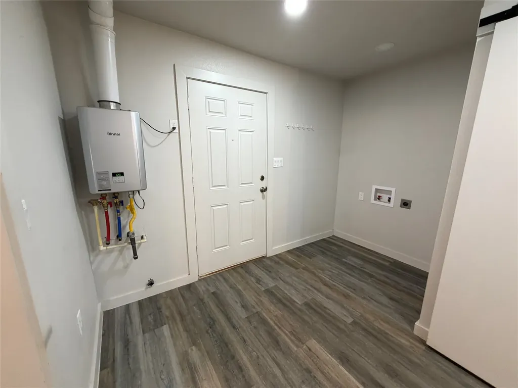 809 S Van Buren Mcgregor TX 76657