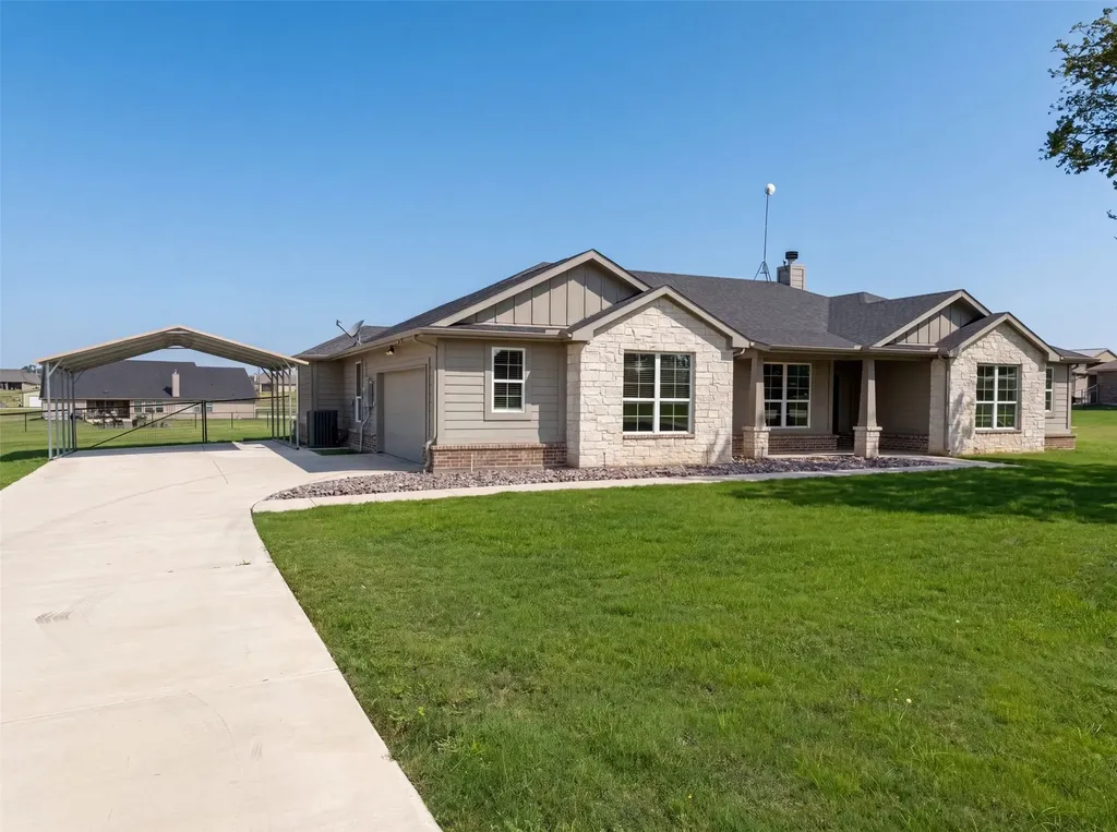 211 Spring Creek Circle Paradise TX 76073