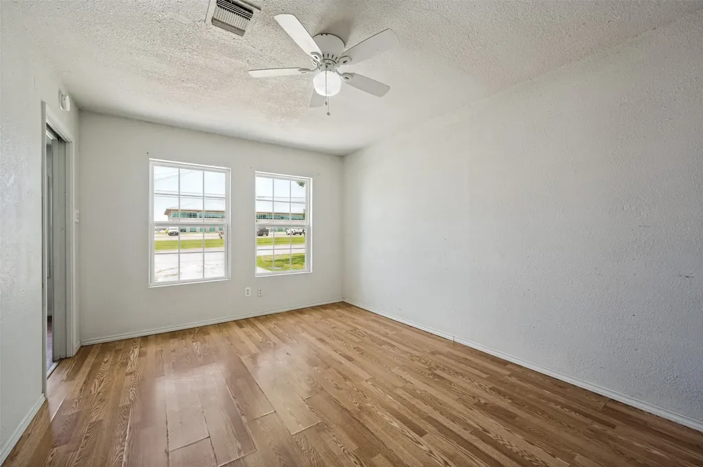 1814 Refinery Road Gainesville TX 76240
