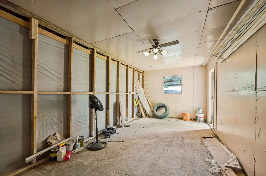 1814 Refinery Road Gainesville TX 76240