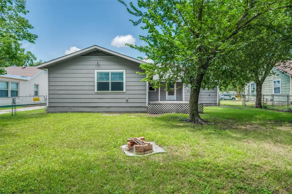 1814 Refinery Road Gainesville TX 76240