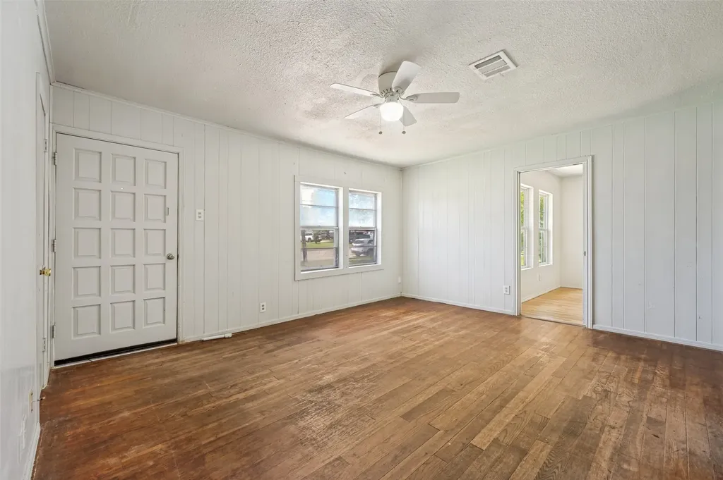 1814 Refinery Road Gainesville TX 76240