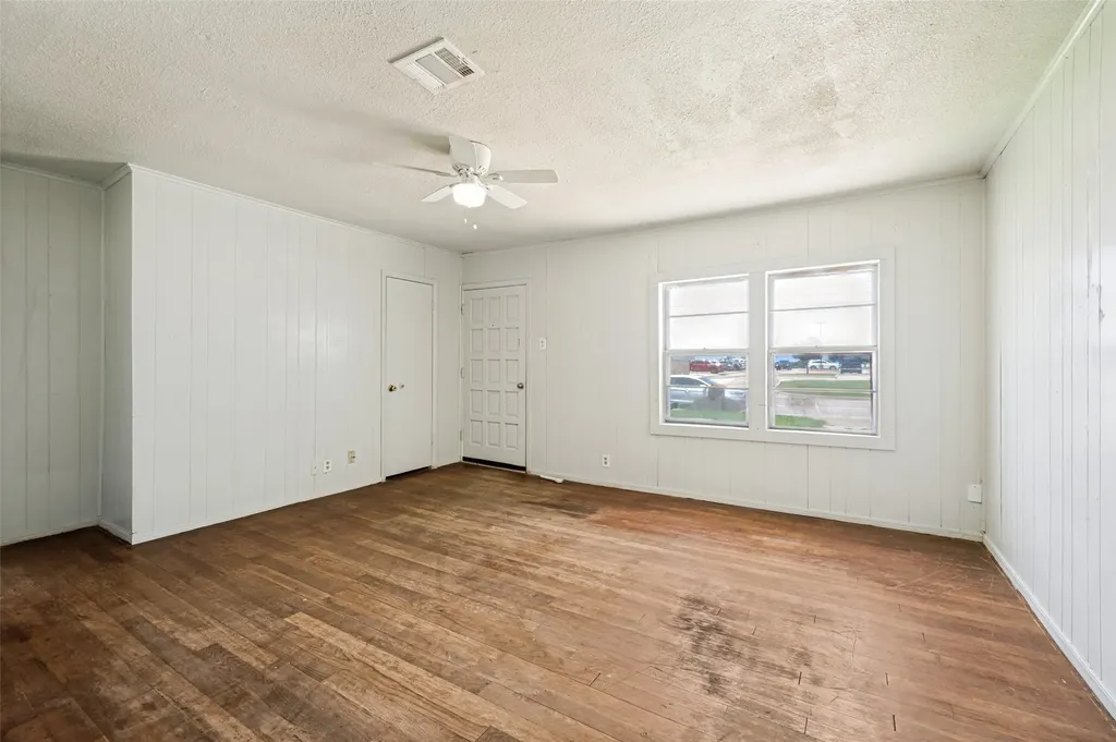1814 Refinery Road Gainesville TX 76240
