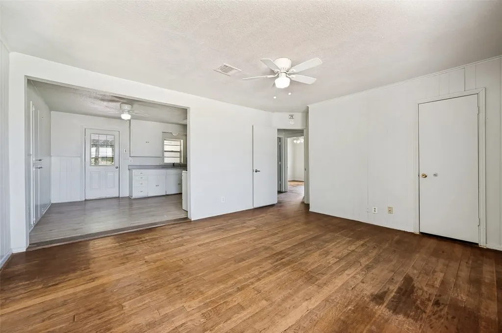 1814 Refinery Road Gainesville TX 76240