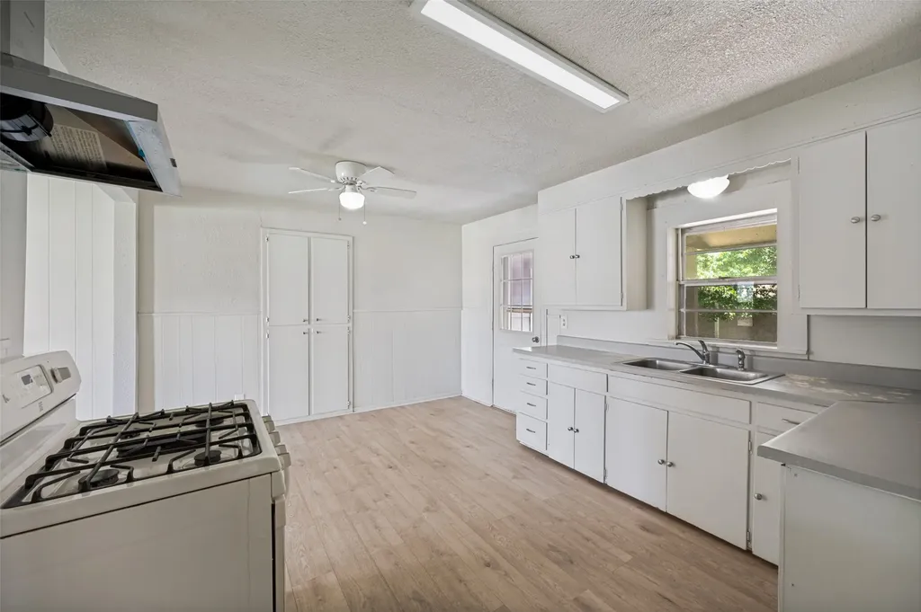 1814 Refinery Road Gainesville TX 76240