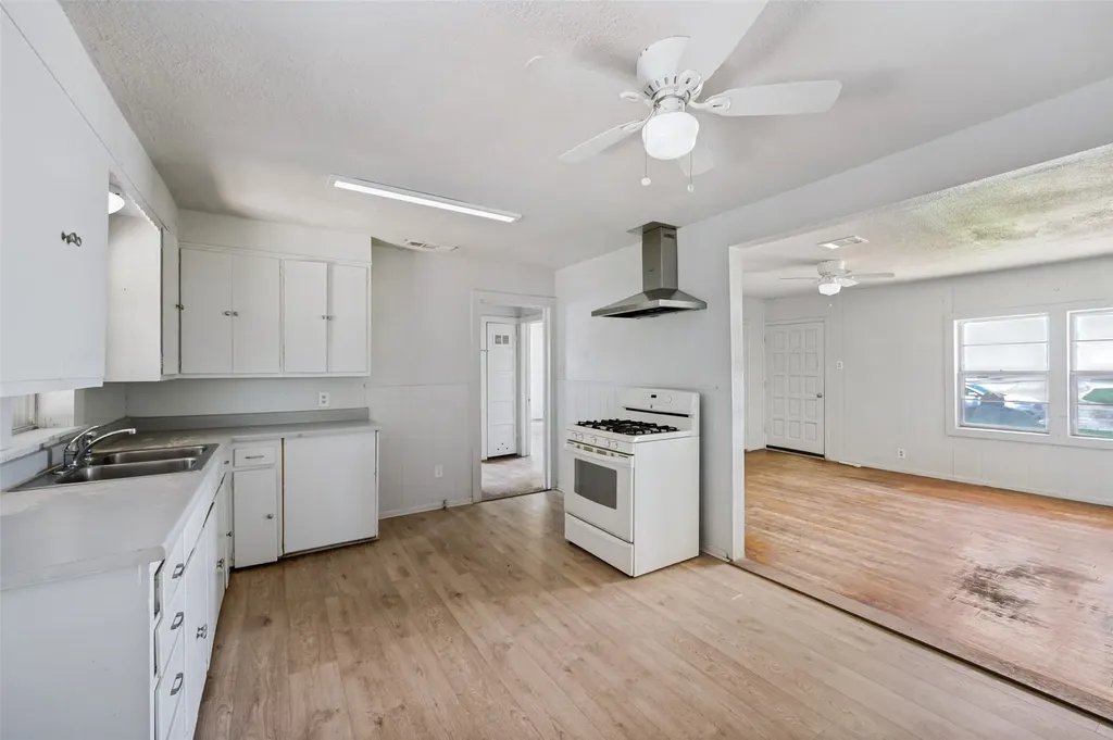 1814 Refinery Road Gainesville TX 76240