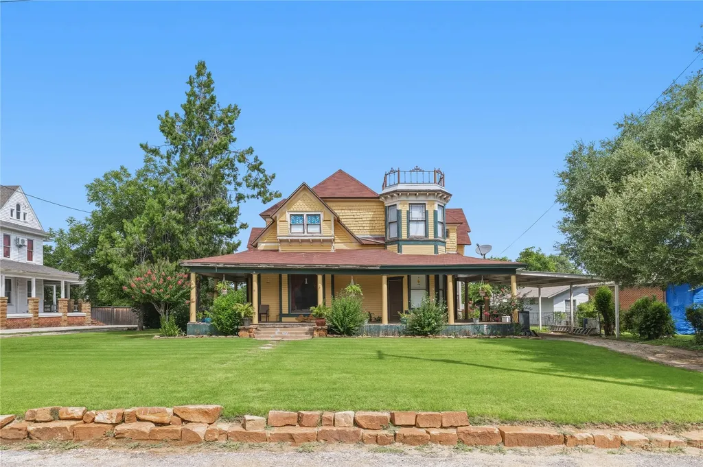 607 Coggin Avenue Brownwood TX 76801