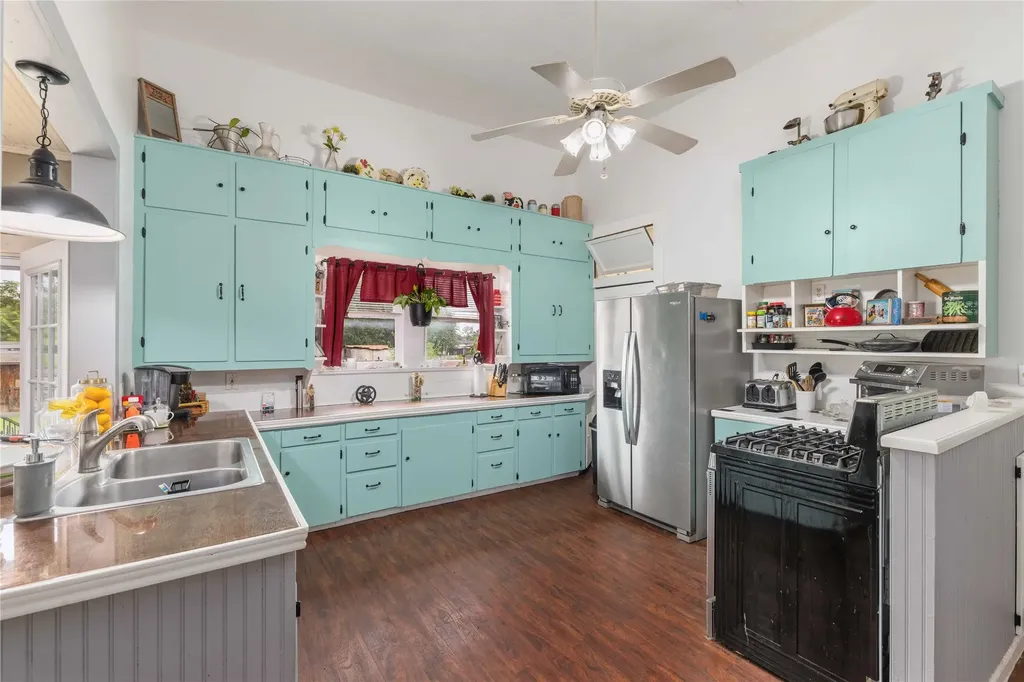 607 Coggin Avenue Brownwood TX 76801