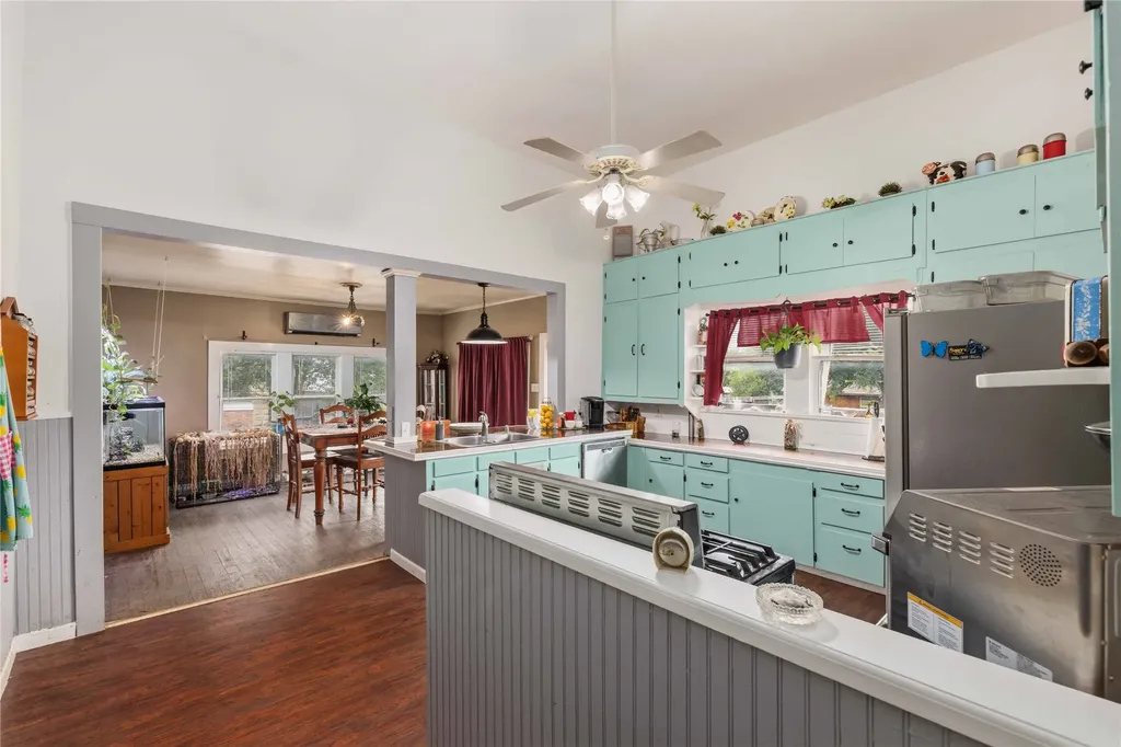 607 Coggin Avenue Brownwood TX 76801