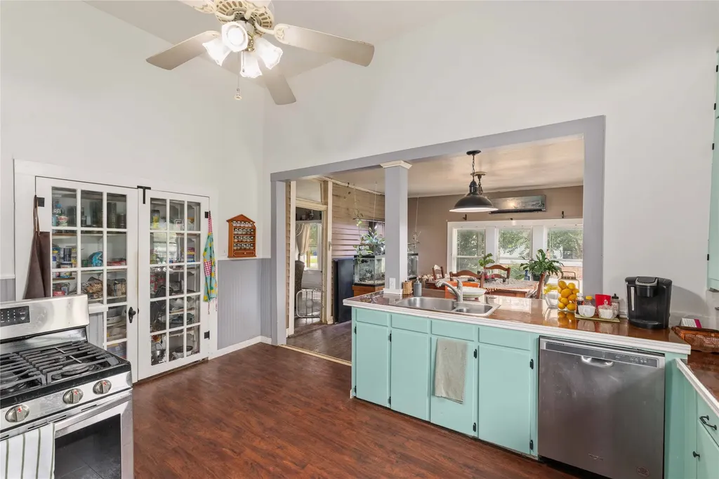 607 Coggin Avenue Brownwood TX 76801