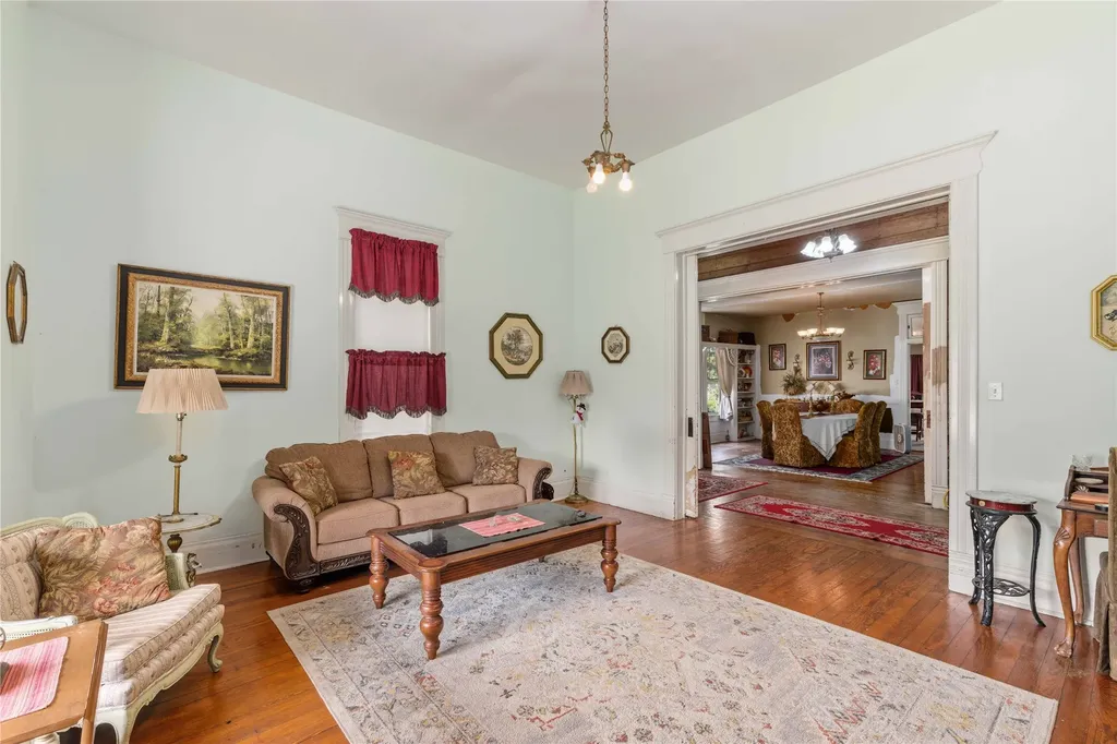 607 Coggin Avenue Brownwood TX 76801