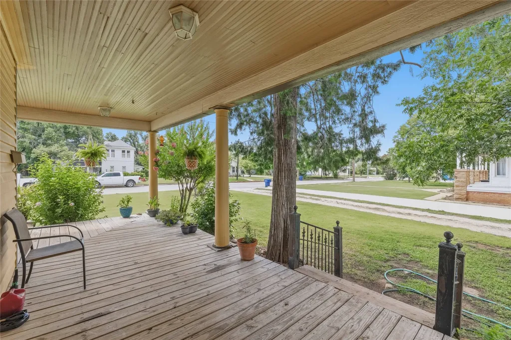 607 Coggin Avenue Brownwood TX 76801