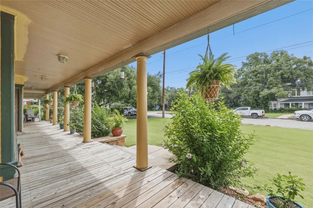 607 Coggin Avenue Brownwood TX 76801