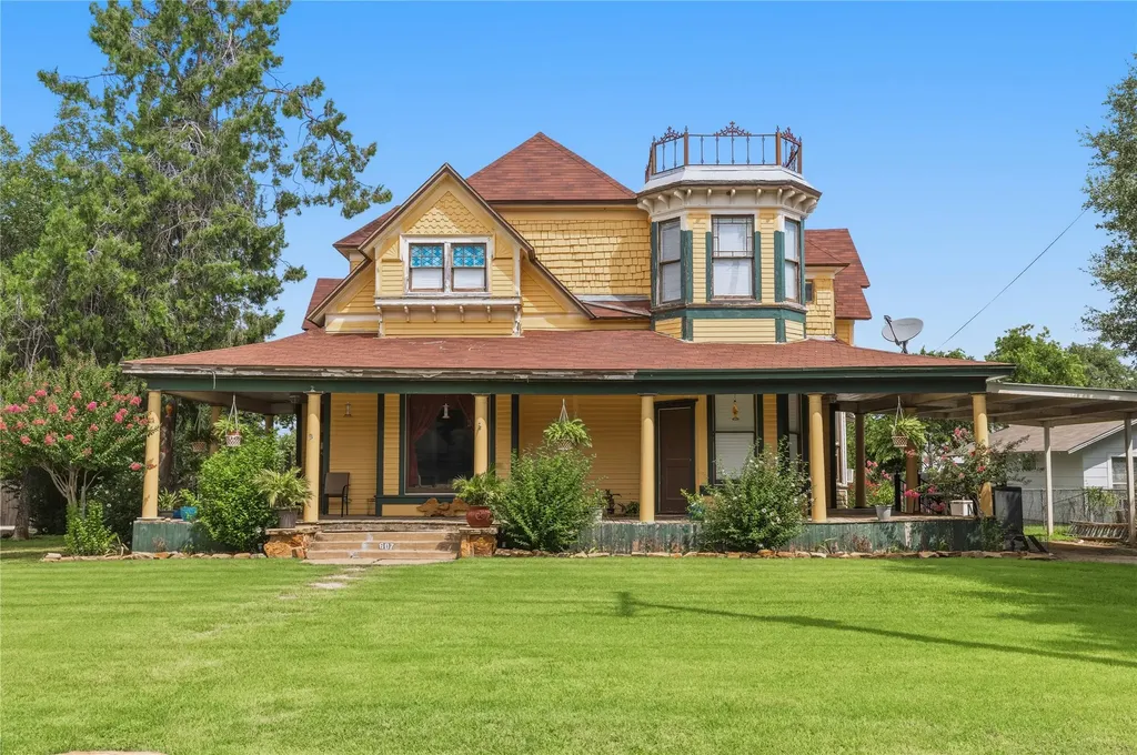 607 Coggin Avenue Brownwood TX 76801