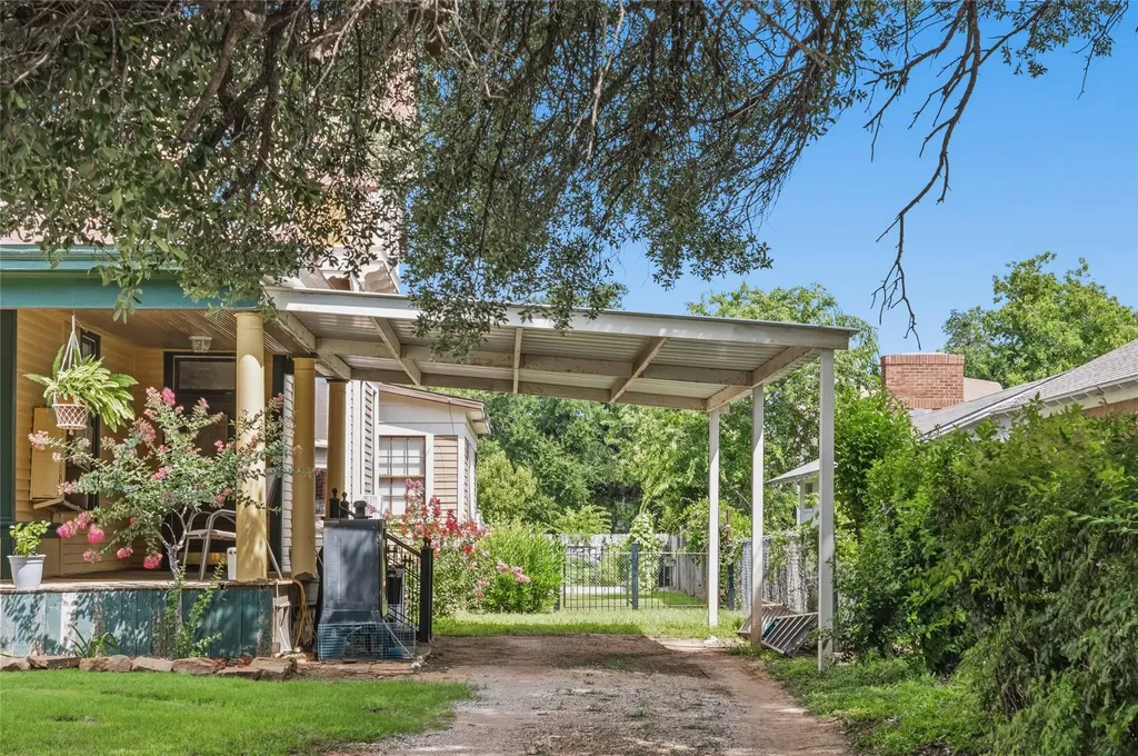 607 Coggin Avenue Brownwood TX 76801